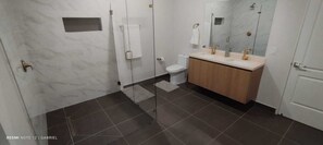 تجهيزات دش، مناشف، صابون، ورق ح مّام