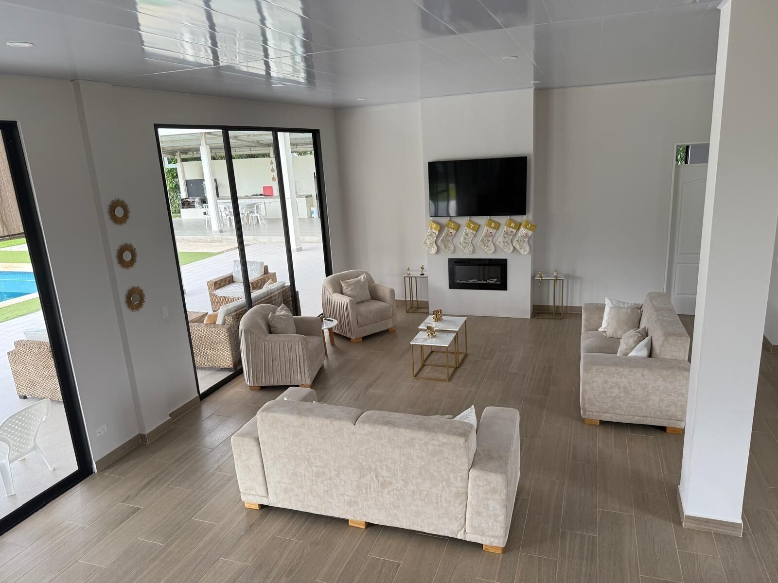 智能电视、壁炉