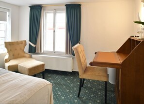 Comfort Double Room | Desk, laptop workspace, blackout curtains, free WiFi - Hotel zum Löwen Herborn (Herborn)