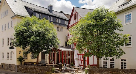 Exterior. Hotel zum Löwen Herborn