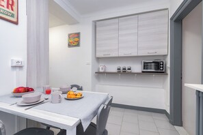 Apartment | Eigene Küche | Kühlschrank, Ofen, Herdplatte, Toaster