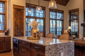 Interior - Great Bear Cabin at Eagles Nest (Banner Elk)
