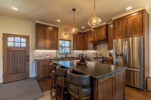 獨棟房屋, 多張床, 庭院, 山景 (Woof Lodge at SweetGrass) | 私人廚房 | 咖啡機/沖茶器