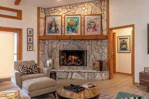 Ferienhaus, Mehrere Betten, Terrasse, Bergblick (The Raven) | Wohnbereich