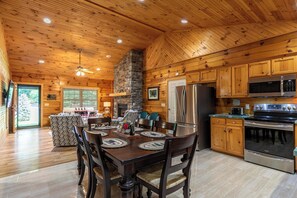 キャビン ベッド (複数台) パティオ マウンテンビュー (A Private Oasis) | レストラン