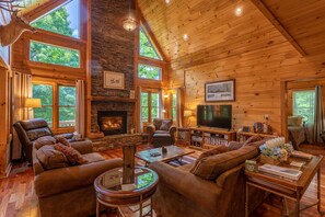 Living area - Windswept Vistas (Boone)