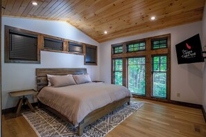 Casa, várias camas, varanda, vista para a montanha (Whiskey River Lodge at Eagles Nest) | 3 quartos, individualmente decorados, individualmente mobiliados