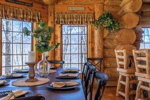 House, Berbilang Katil, Hot Tub, Mountain View (Buffalo Creek Lodge) | Tempat makan