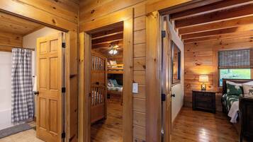 5 bedrooms, individually decorated, individually furnished, bed sheets