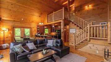 Kabin, Beberapa Tempat Tidur, hot tub, pemandangan gunung (Roaring Creek Lodge) | Area keluarga | Perapian