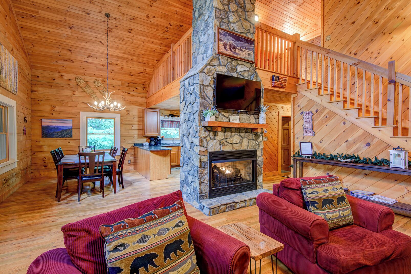 Cabin, nhiều giường, bồn tắm nước nóng, quang cảnh núi (Bella Woods Cabin) | Khu phòng khách