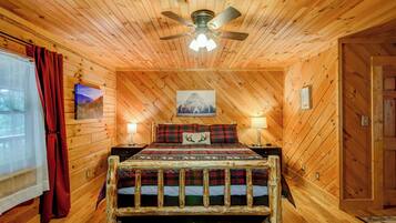 Cabin, Multiple Beds, Hot Tub, Mountain View (Bella Woods Cabin) | 4 bedrooms, individually decorated, individually furnished, bed sheets