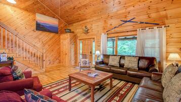 Cabin, Multiple Beds, Hot Tub, Mountain View (Bella Woods Cabin) | Living area