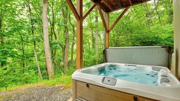 Cabin, Multiple Beds, Hot Tub, Mountain View (Bella Woods Cabin) | Outdoor spa tub