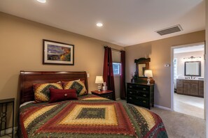 4 bedrooms, individually decorated, individually furnished, bed sheets - Blue Ridge Blessing (Blowing Rock)