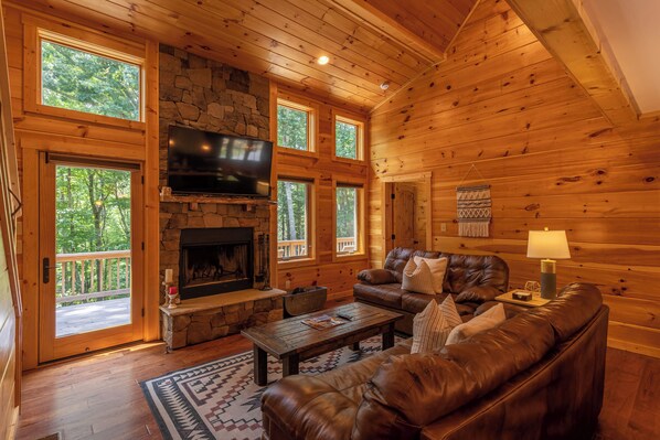 Maison, plusieurs lits, bain à remous, vue montagne (Laurel Creek Lodge) | Coin séjour