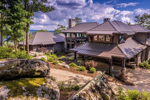 The Outside Inn at Eagles Nest