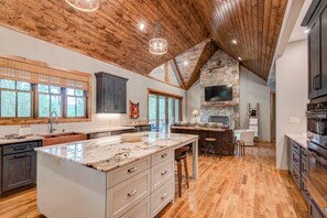 小屋, 多張 床, 熱水浴缸, 山景 (High Country Hideaway at Eagles Nest) | 私人廚房 | 咖啡機/沖茶器