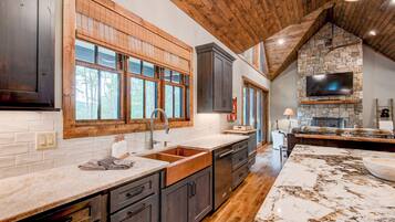 Cabin, Multiple Beds, Hot Tub, Mountain View (High Country Hideaway at Eagles Nest) | Interior