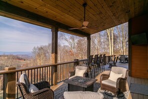 ハウス ベッド (複数台) パティオ マウンテンビュー (Bear Down Den at Eagles Nest) | バルコニーからの眺望