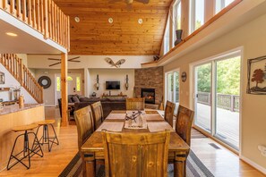 Cabin, Multiple Beds, Hot Tub, Mountain View (4 Bears Lodge) | Interior - 4 Bears Lodge (Banner Elk)