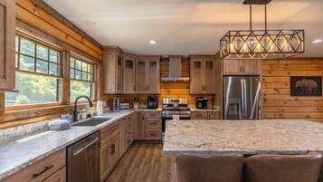 House, Berbilang Katil, Hot Tub, Mountain View (Sweet Serenity at Sweetgrass) | Dapur peribadi | Pembancuh kopi/teh