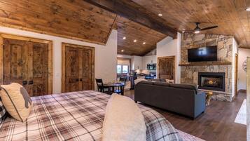 4 kamar tidur dan didekorasi berbeda-beda