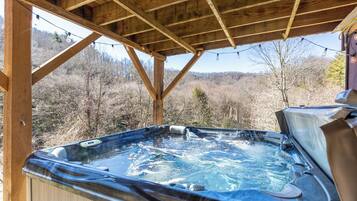Cabin, Multiple Beds, Hot Tub, Mountain View (Pine Creek Cabin) | Outdoor spa tub