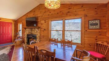 Kabin, Beberapa Tempat Tidur, hot tub, pemandangan gunung (Pine Creek Cabin) | Tempat makan