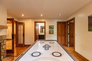 House, Multiple Beds, Patio, Mountain View (Peace of Mind at Hound Ears) | Interior