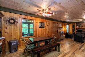 Interior - Creekside Cottage (Zionville)