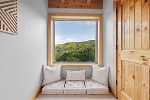 Cabin, Multiple Beds, Hot Tub, Mountain View (Vista View) | Interior