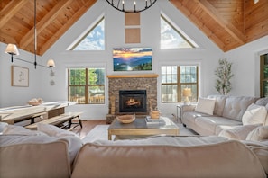 Cabin, Multiple Beds, Hot Tub, Mountain View (Vista View) | Living area | Fireplace