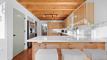 Cabin, Multiple Beds, Hot Tub, Mountain View (Vista View) | Private kitchen | Coffee/tea maker