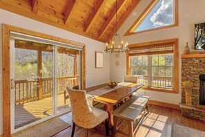 Cabin, Multiple Beds, Hot Tub, Mountain View (Vista View) | Dining