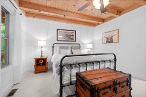 เคบิน, หลายเตียง, อ่างน้ำร้อน, วิวภูเขา (Vista View) | 3 ห้องนอน, ห้องพักตกแต่งอย่างมีเอกลักษณ์, ตกแต่งพิเศษโดยเฉพาะ