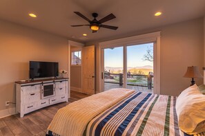 Ferienhaus, Mehrere Betten, Terrasse, Bergblick (The Grape Escape at Eagles Nest) | 3 Schlafzimmer, individuell dekoriert, individuell eingerichtet