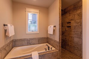 Bathroom - The Grape Escape at Eagles Nest (Banner Elk)