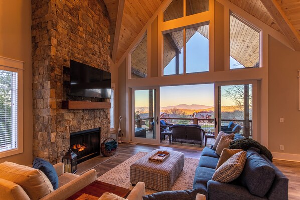 Ferienhaus, Mehrere Betten, Terrasse, Bergblick (The Grape Escape at Eagles Nest) | Wohnbereich