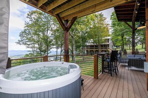 Hus, flere senger, spabadekar, fjellutsikt (Elevated Elk at Monteagle) | Terrasse/patio