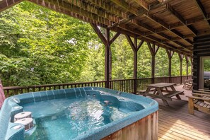 Cabin, Multiple Beds, Hot Tub, Mountain View (Four Points) | Outdoor dining - Four Points (Vilas)