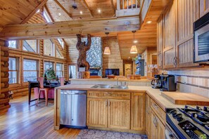 Cabin, Multiple Beds, Hot Tub, Mountain View (Four Points) | Private kitchen - Four Points (Vilas)