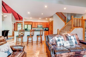 House, Multiple Beds, Pool Access, Mountain View (The Tree House at Echota) | Living area | Fireplace