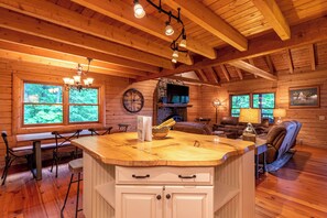 Dining - Lazy Oaks Lodge (Vilas)
