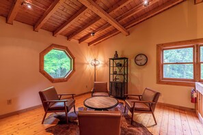 Cabin, Multiple Beds, Hot Tub, Mountain View (Lazy Oaks Lodge ) | Interior - Lazy Oaks Lodge (Vilas)