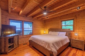 小屋, 多張床, 熱水浴缸, 山景 (Lazy Oaks Lodge ) | 3 間臥室、獨特裝潢、布置獨特、床單