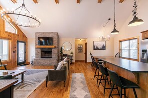 Casa, várias camas, banheira de imersão, vista para a montanha (Aussies Den) | Parte interna