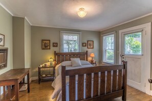 Maison, plusieurs lits, patio, vue montagne (The Suddreth Cottage) | 1 chambre, décoration personnalisée, ameublement personnalisé