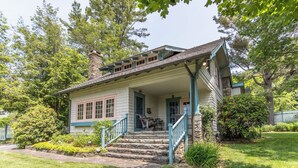 Unclassified image, 5 of 30, button - The Suddreth Cottage (Blowing Rock)