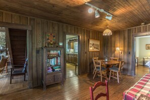 Maison, plusieurs lits, patio, vue montagne (The Suddreth Cottage) | Restauration